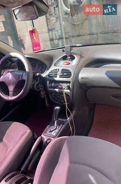 Хетчбек Peugeot 206 2007 в 