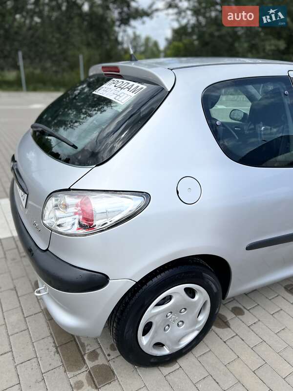 Хетчбек Peugeot 206 2000 в Сумах