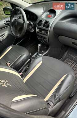 Хэтчбек Peugeot 206 2005 в 