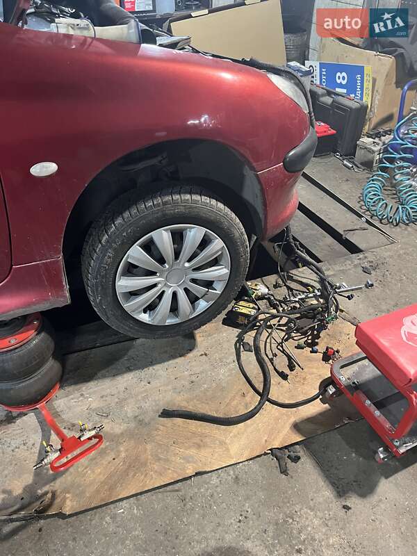 Хэтчбек Peugeot 206 2005 в Киеве