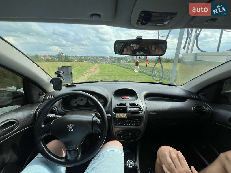 Хетчбек Peugeot 206 2003 в Львові