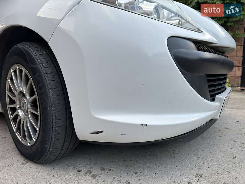 Хетчбек Peugeot 206 2011 в Рівному