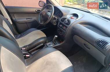 Хэтчбек Peugeot 206 2006 в 