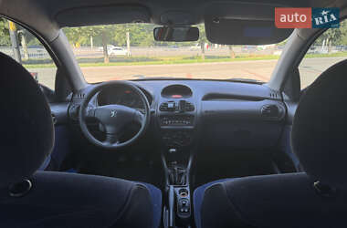Хэтчбек Peugeot 206 2001 в 