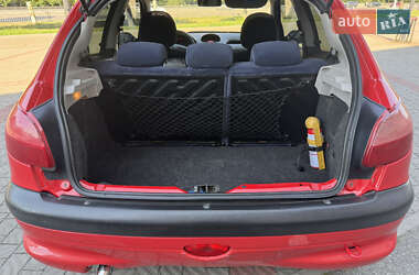 Хэтчбек Peugeot 206 2001 в 
