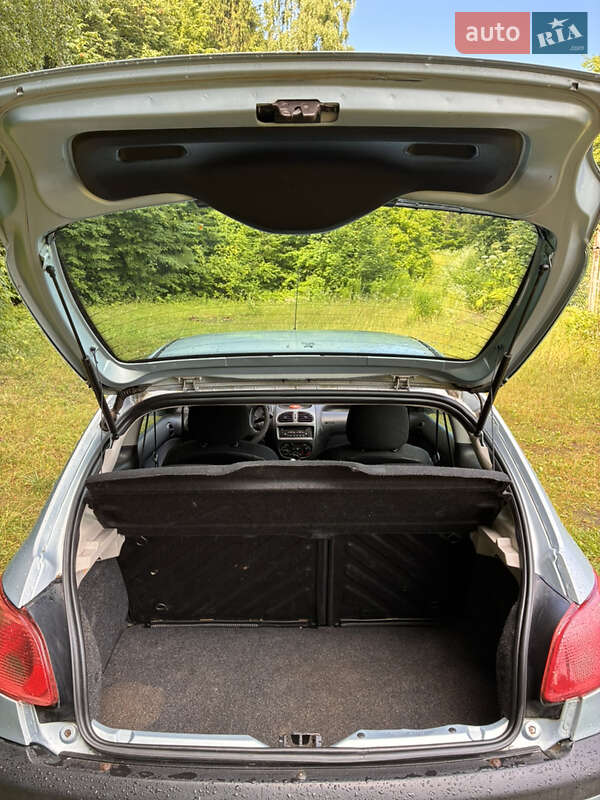 Хетчбек Peugeot 206 2003 в Кременчуці