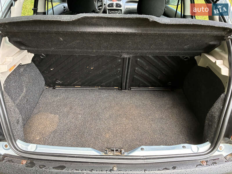 Хетчбек Peugeot 206 2003 в Кременчуці