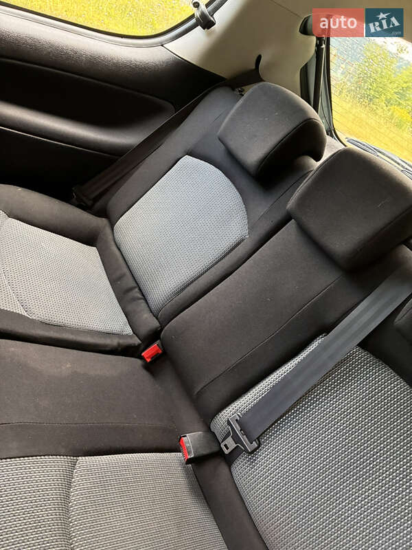 Хетчбек Peugeot 206 2003 в Кременчуці