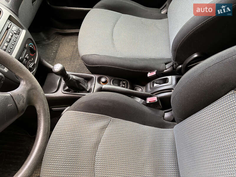 Хетчбек Peugeot 206 2003 в Кременчуці