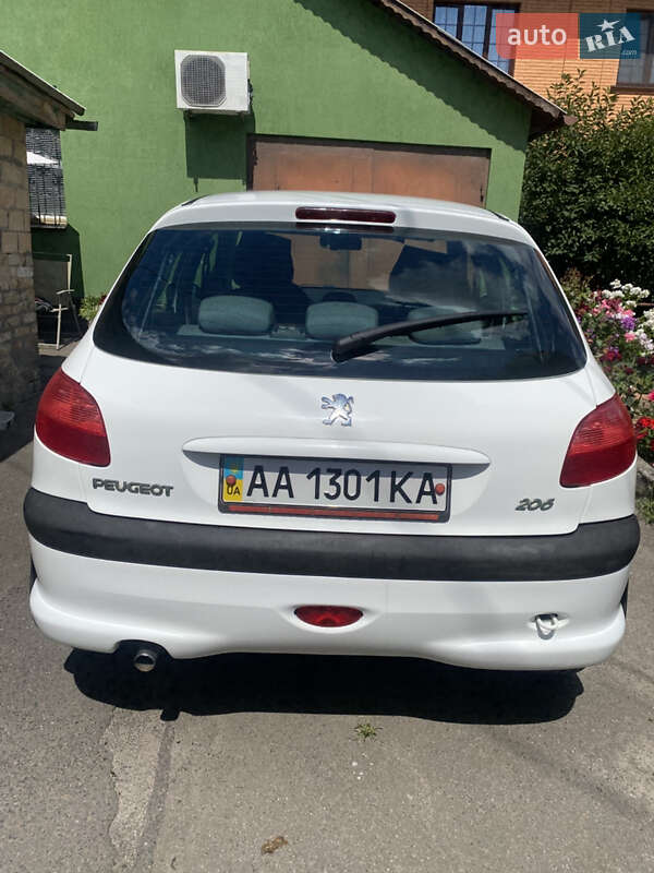 Хэтчбек Peugeot 206 2008 в Киеве