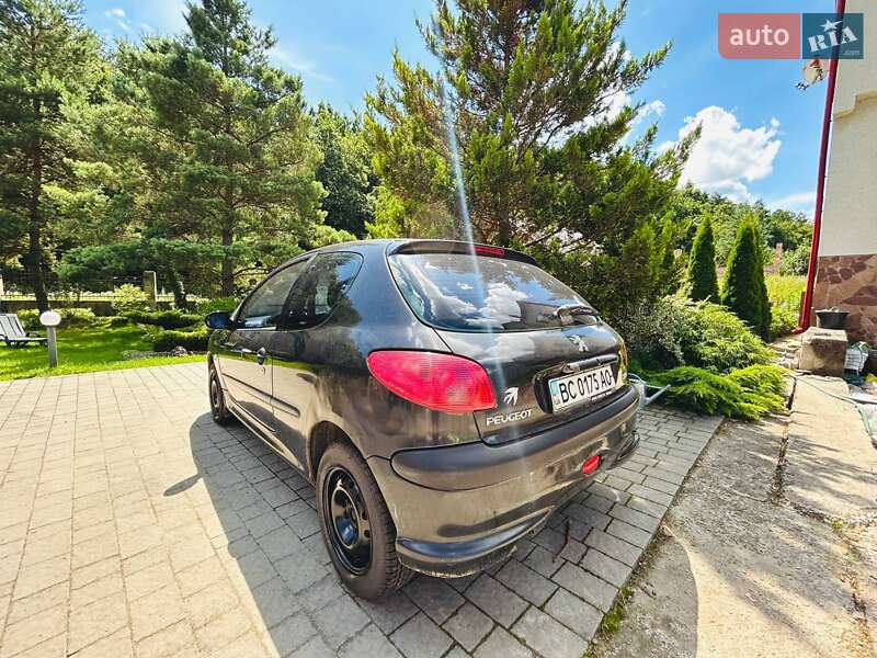 Хэтчбек Peugeot 206 2004 в Львове