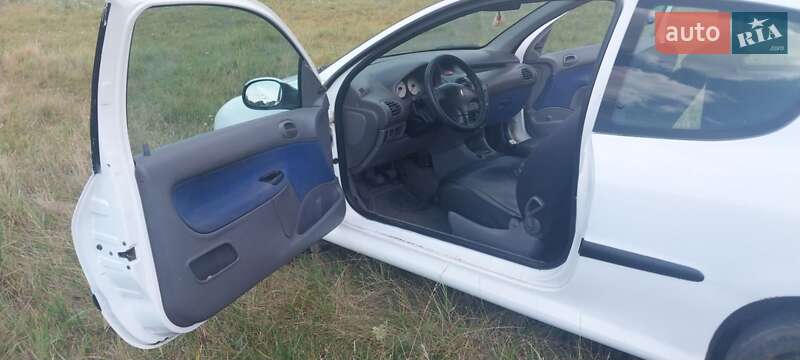 Хэтчбек Peugeot 206 2003 в Сумах