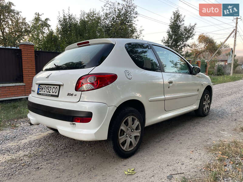Хэтчбек Peugeot 206 2012 в Карловке