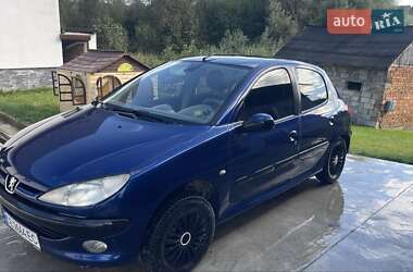 Хетчбек Peugeot 206 2002 в Чернівцях