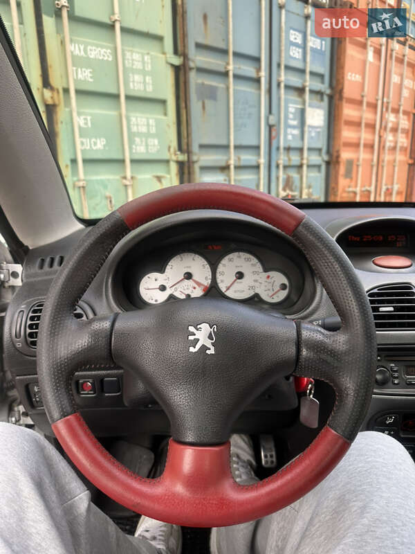 Кабріолет Peugeot 206 2001 в Косові