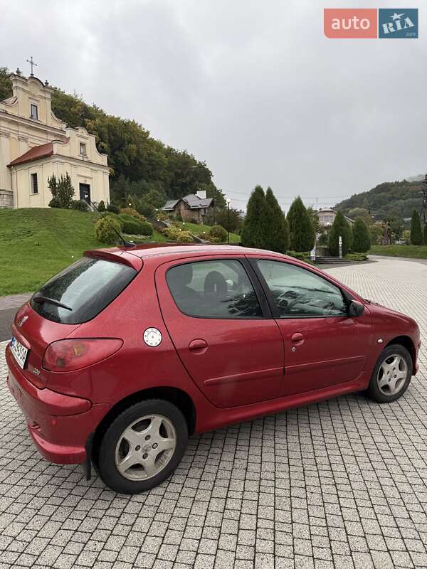 Хетчбек Peugeot 206 2007 в Винниках