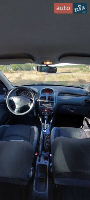 Хэтчбек Peugeot 206 2006 в Тростянце