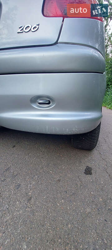 Хэтчбек Peugeot 206 2006 в Тростянце