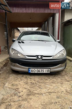 Хетчбек Peugeot 206 2000 в Мукачевому