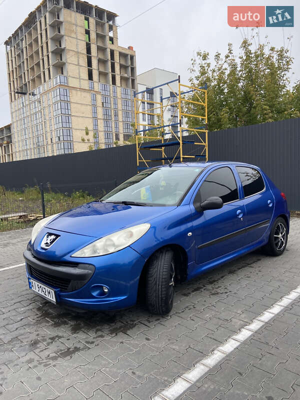 Хэтчбек Peugeot 206 2009 в Дубно