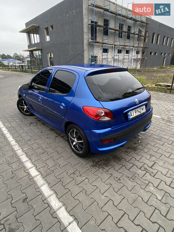 Хэтчбек Peugeot 206 2009 в Дубно