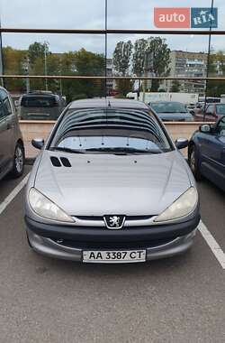 Хетчбек Peugeot 206 2002 в Києві