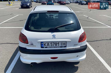 Хэтчбек Peugeot 206 2003 в Киеве
