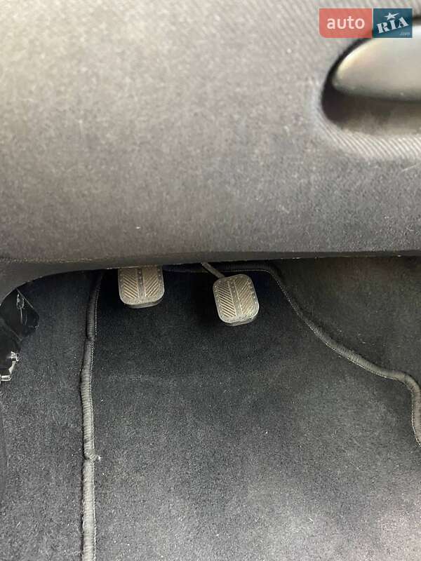 Хэтчбек Peugeot 206 2003 в Днепре