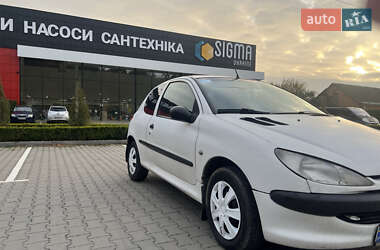 Хэтчбек Peugeot 206 2002 в  фото 3 Хэтчбек Peugeot 206 2002 в