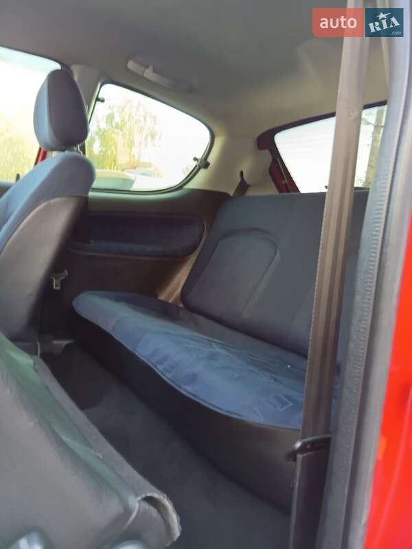 Хэтчбек Peugeot 206 2002 в Сатанове фото 2 Хэтчбек Peugeot 206 2002 в Сатанове