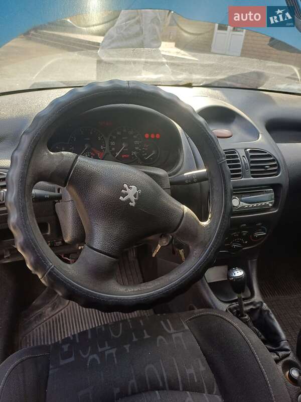 Хетчбек Peugeot 206 2001 в Дніпрі