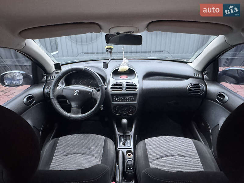 Хэтчбек Peugeot 206 2004 в Одессе