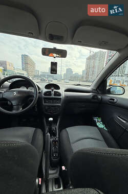 Хетчбек Peugeot 206 2005 в Києві
