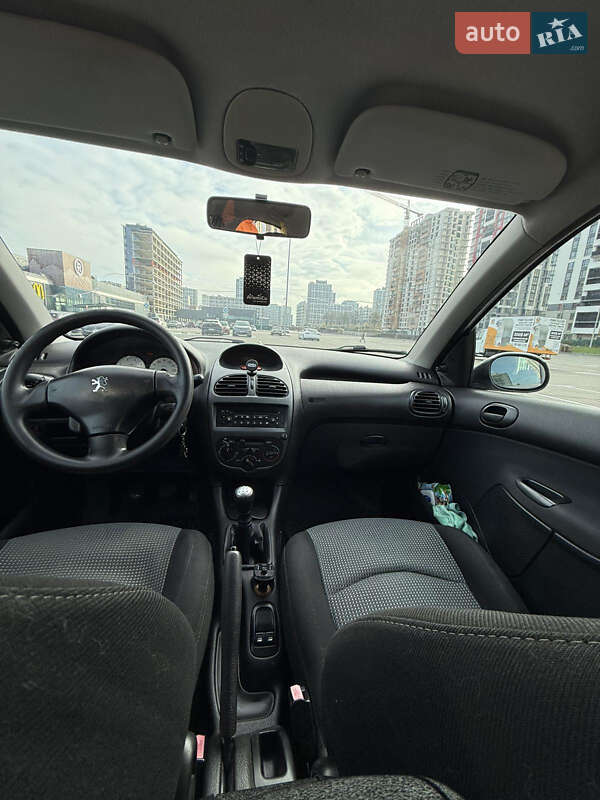 Хетчбек Peugeot 206 2005 в Києві