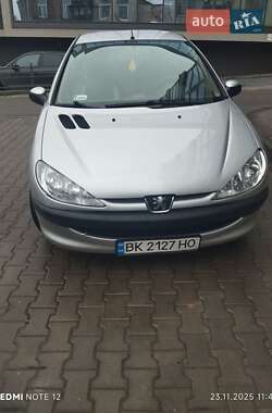 Хэтчбек Peugeot 206 2004 в Ровно