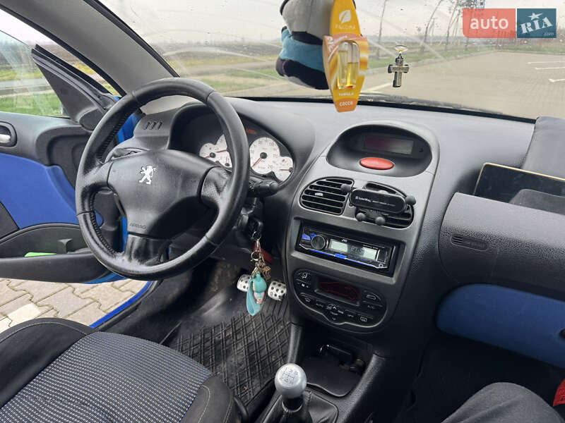 Кабриолет Peugeot 206 2003 в Красилове