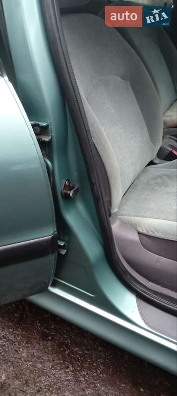 Хетчбек Peugeot 206 2001 в Коростені