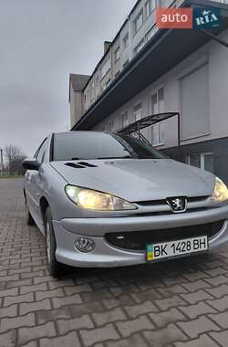 Хэтчбек Peugeot 206 2008 в Дубно