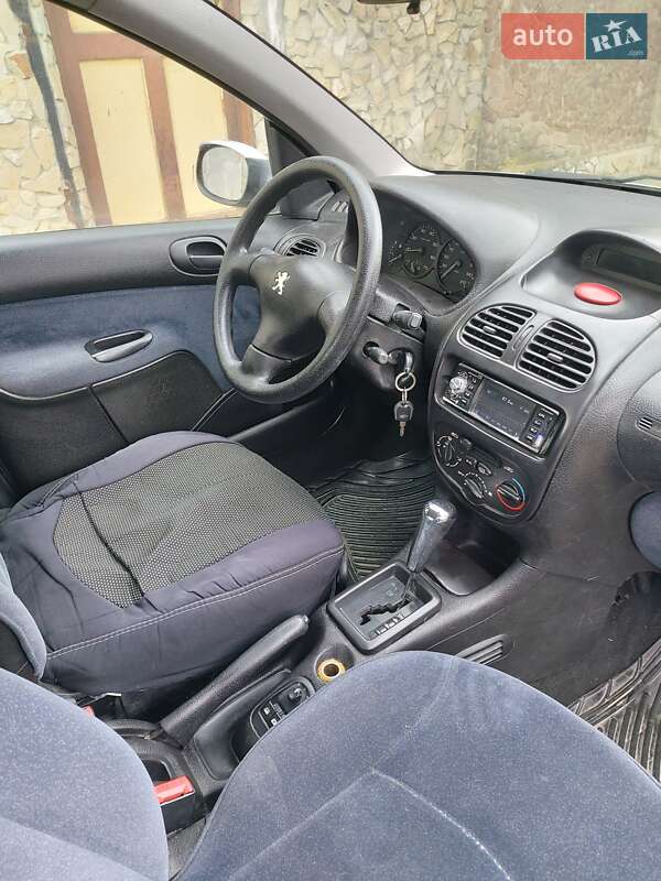 Хэтчбек Peugeot 206 1999 в Стрые
