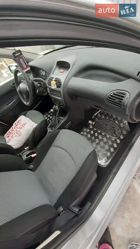 Хетчбек Peugeot 206 2004 в Хмельницькому