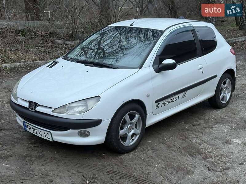 Хэтчбек Peugeot 206 2002 в Запорожье