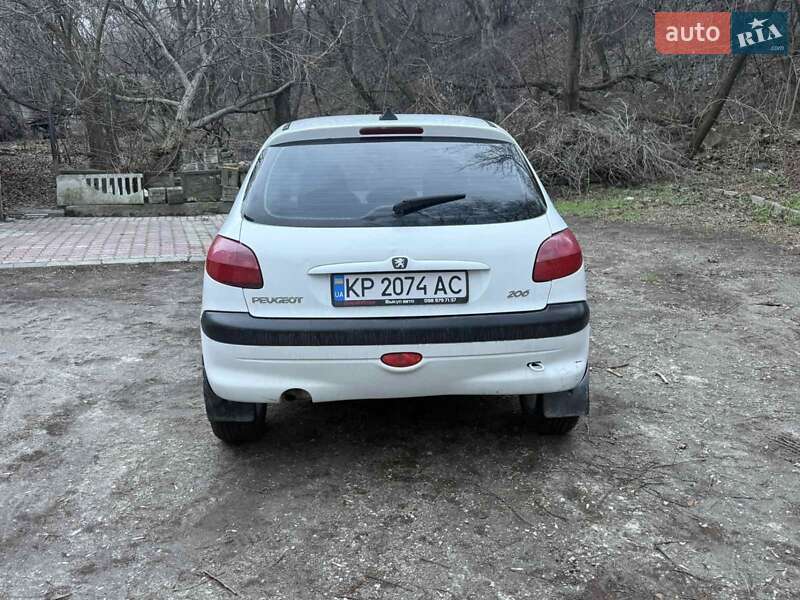 Хэтчбек Peugeot 206 2002 в Запорожье