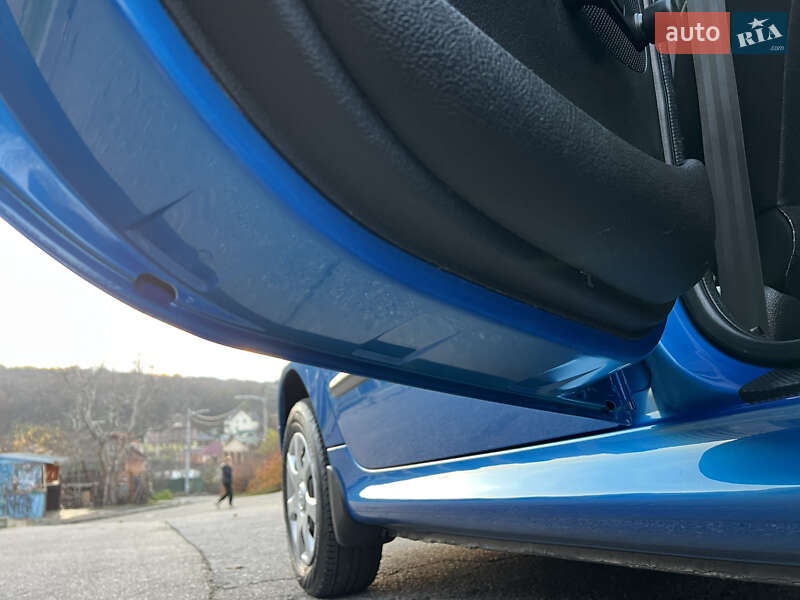 Хэтчбек Peugeot 206 2004 в Киеве фото 71 Хэтчбек Peugeot 206 2004 в Киеве