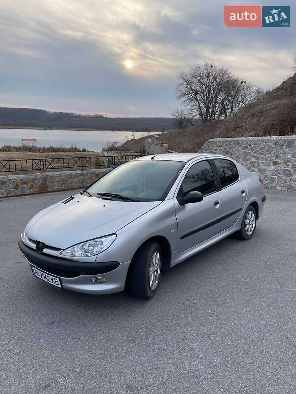 Седан Peugeot 206 2007 в Карловке