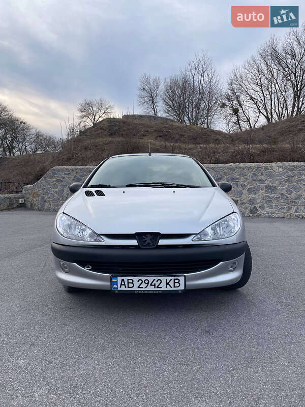 Седан Peugeot 206 2007 в Карловке