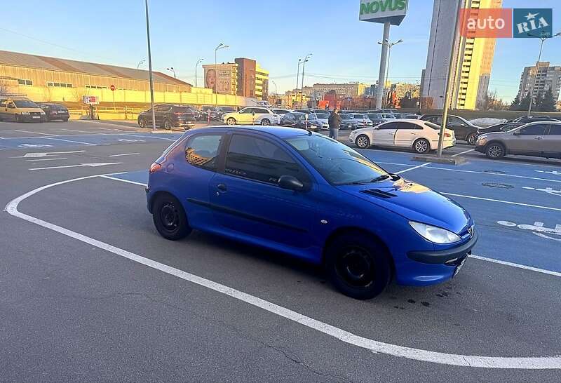 Хэтчбек Peugeot 206 2003 в Киеве