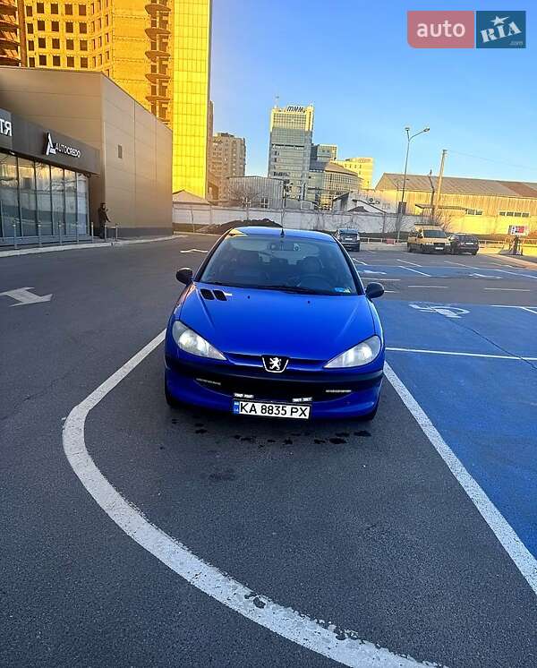 Хэтчбек Peugeot 206 2003 в Киеве