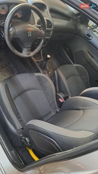 Седан Peugeot 206 2005 в Києві