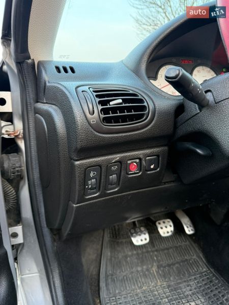 Кабриолет Peugeot 206 2001 в Сокольниках