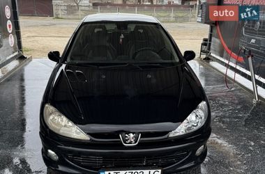 Хэтчбек Peugeot 206 2002 в Рожнове